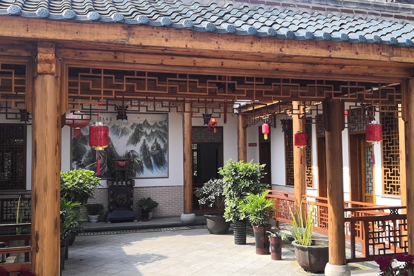 安徽合肥廬江縣冶父山鎮(zhèn)新華村水泥仿古圓柱木紋漆廠(chǎng)家施工案例