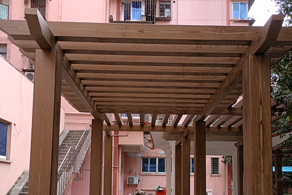 浙江寧波江北區(qū)紅梅新村廊架木紋漆施工項(xiàng)目