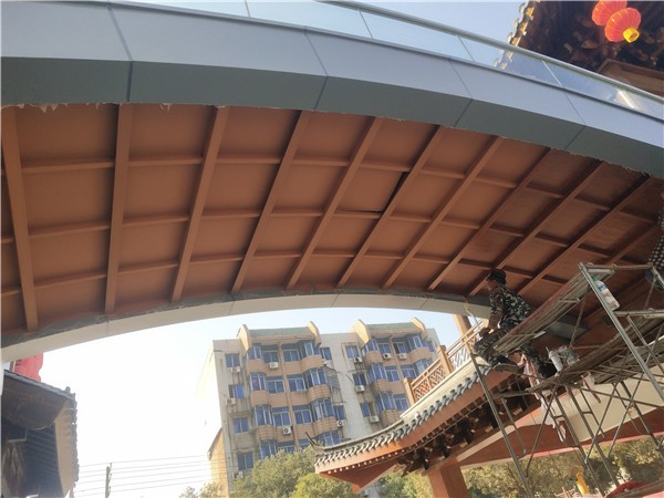 福建漳州街道橋梁方鋼仿木紋施工效果