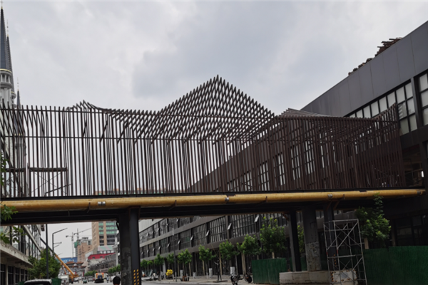 石家莊新樂市天橋廊架木紋漆實景效果