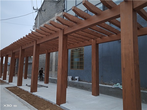 山西運城混凝土廊架仿木紋漆施工